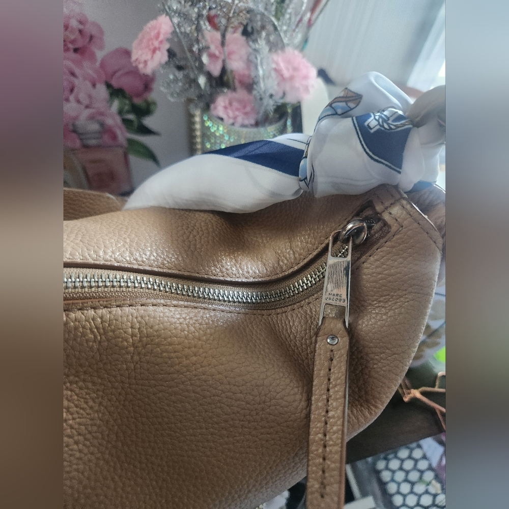 Marc Jacobs LargeTaupe Leather Shoulder Bag EUC - Picture 6 of 14
